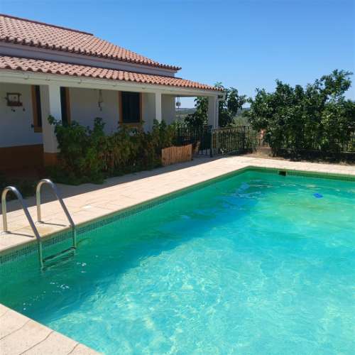 Moradia de 2 pisos, 8 assolhadas, 5 casas de banho - Alandroal, Évora