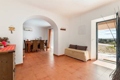 Moradia de 2 pisos, 8 assolhadas, 5 casas de banho - Alandroal, Évora