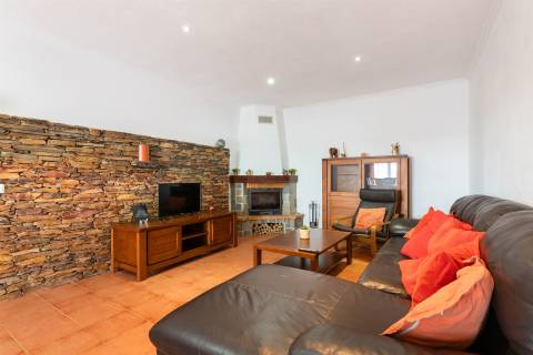 Moradia de 2 pisos, 8 assolhadas, 5 casas de banho - Alandroal, Évora