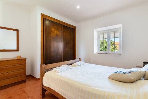 Moradia de 2 pisos, 8 assolhadas, 5 casas de banho - Alandroal, Évora