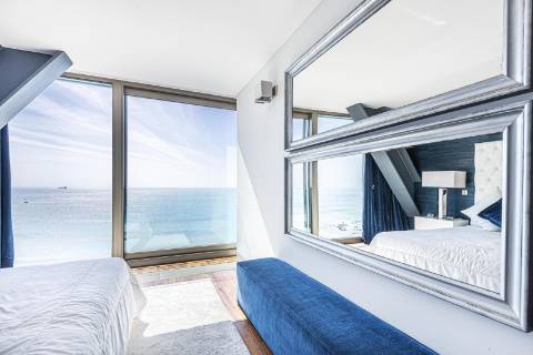 Duplex T3 em primeira linha mar, condomínio de luxo em Cascais