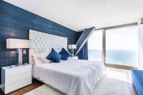 Duplex T3 em primeira linha mar, condomínio de luxo em Cascais