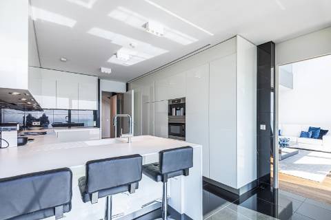 Duplex T3 em primeira linha mar, condomínio de luxo em Cascais