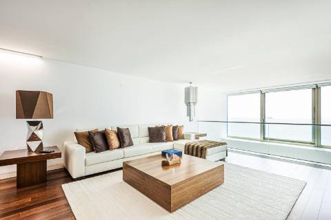 Duplex T3 em primeira linha mar, condomínio de luxo em Cascais