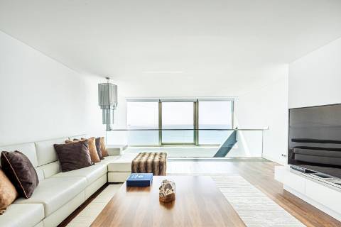 Duplex T3 em primeira linha mar, condomínio de luxo em Cascais