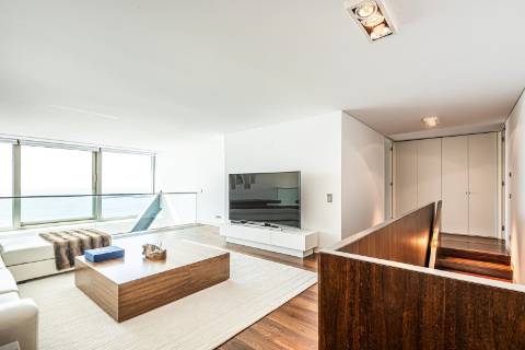 Duplex T3 em primeira linha mar, condomínio de luxo em Cascais
