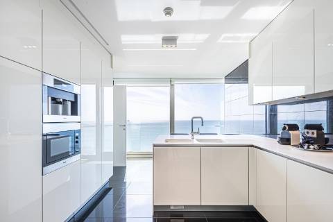 Duplex T3 em primeira linha mar, condomínio de luxo em Cascais