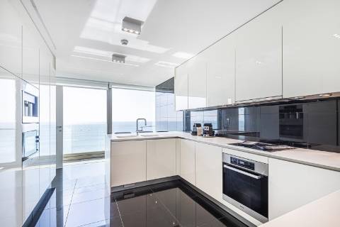 Duplex T3 em primeira linha mar, condomínio de luxo em Cascais