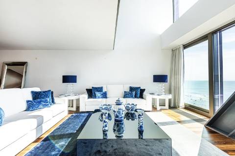 Duplex T3 em primeira linha mar, condomínio de luxo em Cascais