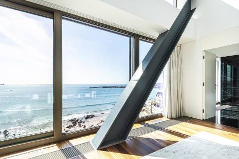 Duplex T3 em primeira linha mar, condomínio de luxo em Cascais