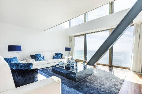 Duplex T3 em primeira linha mar, condomínio de luxo em Cascais