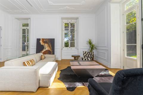 Chalet de Luxo em Sintra. Chalet com 5 quartos, cinema, sauna e garrafeira particular