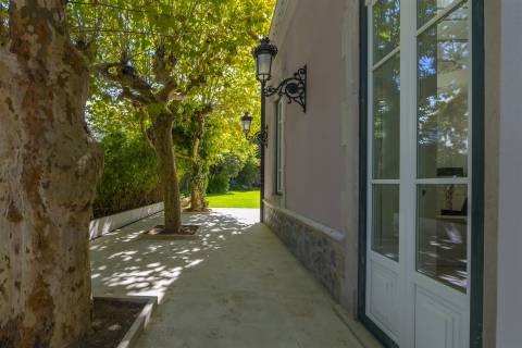 Chalet de Luxo em Sintra. Chalet com 5 quartos, cinema, sauna e garrafeira particular