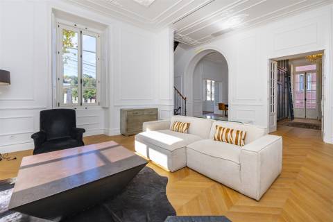 Chalet de Luxo em Sintra. Chalet com 5 quartos, cinema, sauna e garrafeira particular