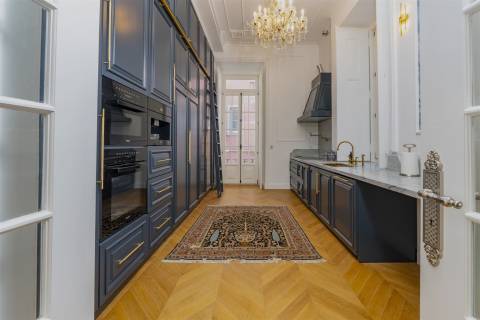 Chalet de Luxo em Sintra. Chalet com 5 quartos, cinema, sauna e garrafeira particular