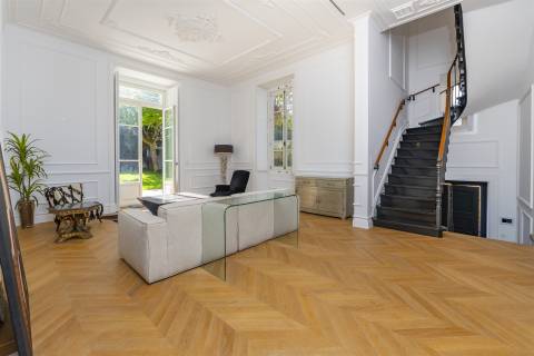 Chalet de Luxo em Sintra. Chalet com 5 quartos, cinema, sauna e garrafeira particular