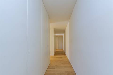 Apartamento T3 no The Coral com Varanda e 3 Lugares de Garagem na Gandarinha - Cascais