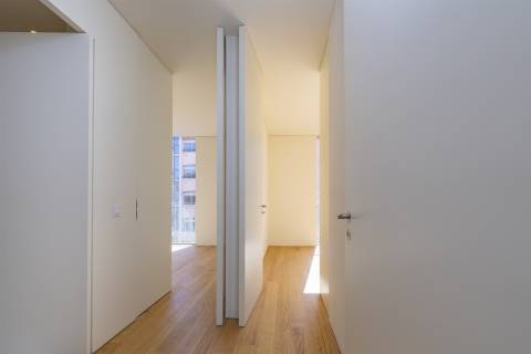 Apartamento T3 no The Coral com Varanda e 3 Lugares de Garagem na Gandarinha - Cascais