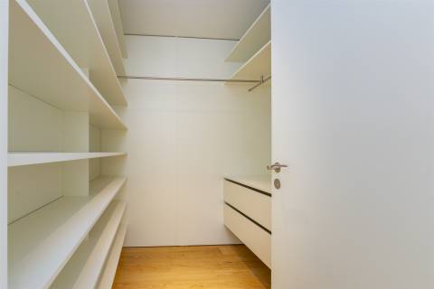 Apartamento T3 no The Coral com Varanda e 3 Lugares de Garagem na Gandarinha - Cascais