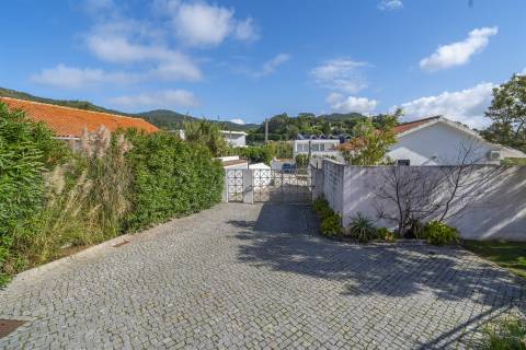 MORADIA T3+1  EM CONDOMÍNIO FECHADO NA MALVEIRA DA SERRA