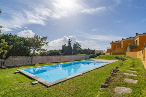 MORADIA T3+1  EM CONDOMÍNIO FECHADO NA MALVEIRA DA SERRA