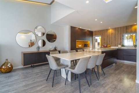 MORADIA T3+1  EM CONDOMÍNIO FECHADO NA MALVEIRA DA SERRA