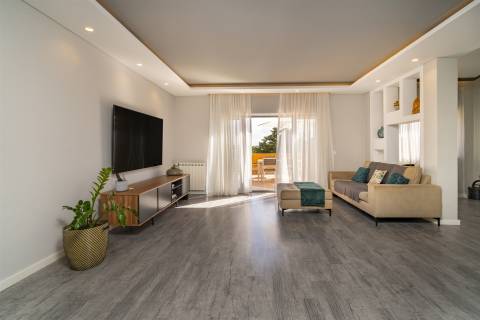 MORADIA T3+1  EM CONDOMÍNIO FECHADO NA MALVEIRA DA SERRA