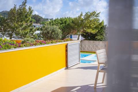 MORADIA T3+1  EM CONDOMÍNIO FECHADO NA MALVEIRA DA SERRA