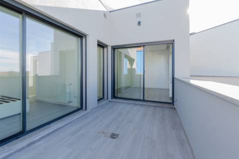 Moradia 5 assoalhadas, com piscina no Zambujeiro.