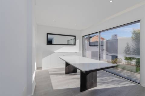 Moradia 5 assoalhadas, com piscina no Zambujeiro.