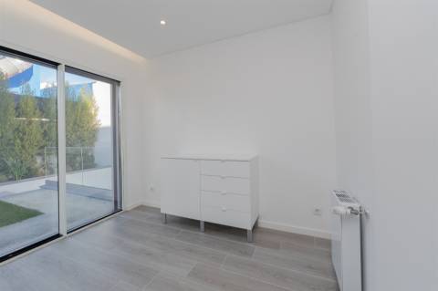 Moradia 5 assoalhadas, com piscina no Zambujeiro.