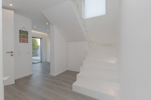 Moradia 5 assoalhadas, com piscina no Zambujeiro.