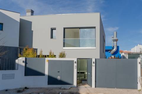 Moradia 5 assoalhadas, com piscina no Zambujeiro.