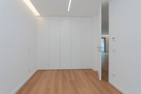 Moradia  Isolada T4 com piscina, jardim e garagem em Murches.