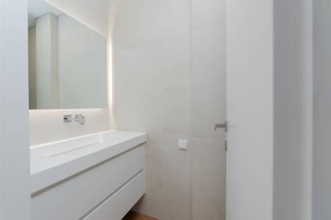 Moradia  Isolada T4 com piscina, jardim e garagem em Murches.