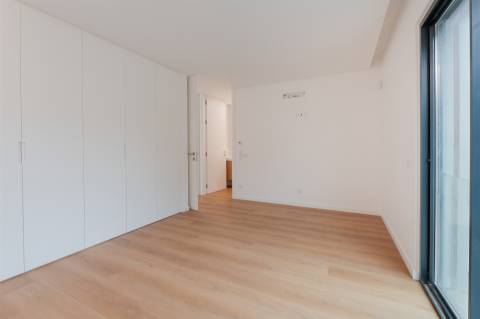 Moradia  Isolada T4 com piscina, jardim e garagem em Murches.