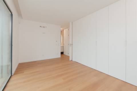 Moradia  Isolada T4 com piscina, jardim e garagem em Murches.