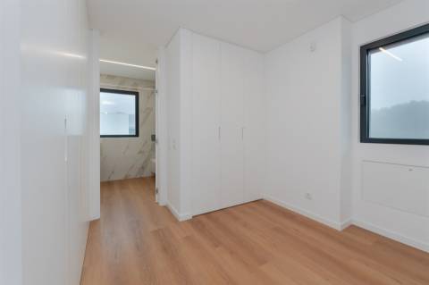 Moradia  Isolada T4 com piscina, jardim e garagem em Murches.