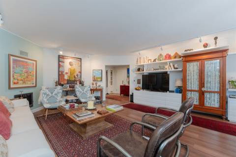 Apartamento T3 no Monte Estoril Excelente apartamento de 4 assoalhadas no Monte Estoril, Cascais