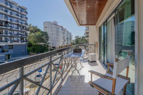 Apartamento T3 no Monte Estoril Excelente apartamento de 4 assoalhadas no Monte Estoril, Cascais