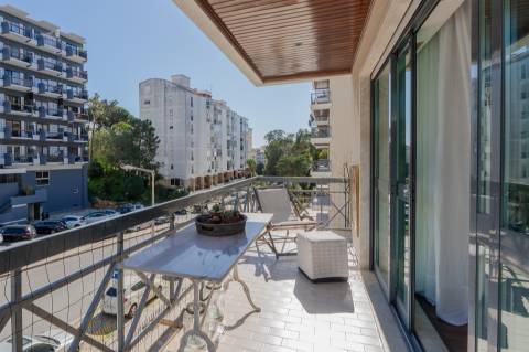 Apartamento T3 no Monte Estoril Excelente apartamento de 4 assoalhadas no Monte Estoril, Cascais