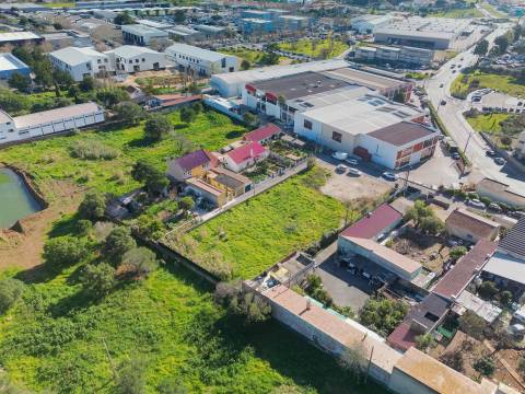 Terreno em Alcoitão com projeto aprovado para 4 Armazéns