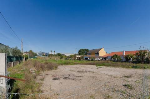 Terreno em Alcoitão com projeto aprovado para 4 Armazéns