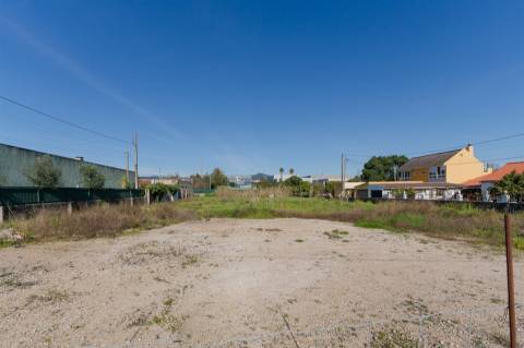 Terreno em Alcoitão com projeto aprovado para 4 Armazéns