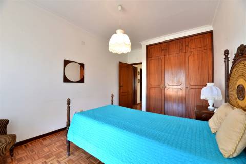 Moradia 4 assoalhadas para arrendamento em São Pedro Do Estoril.