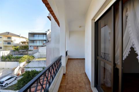 Moradia 4 assoalhadas para arrendamento em São Pedro Do Estoril.