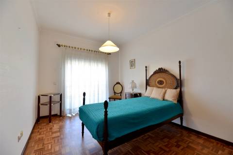 Moradia 4 assoalhadas para arrendamento em São Pedro Do Estoril.