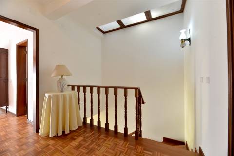 Moradia 4 assoalhadas para arrendamento em São Pedro Do Estoril.