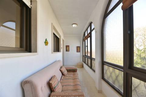 Moradia 4 assoalhadas para arrendamento em São Pedro Do Estoril.