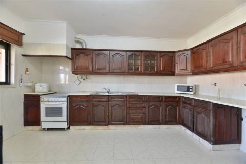 Moradia 4 assoalhadas para arrendamento em São Pedro Do Estoril.